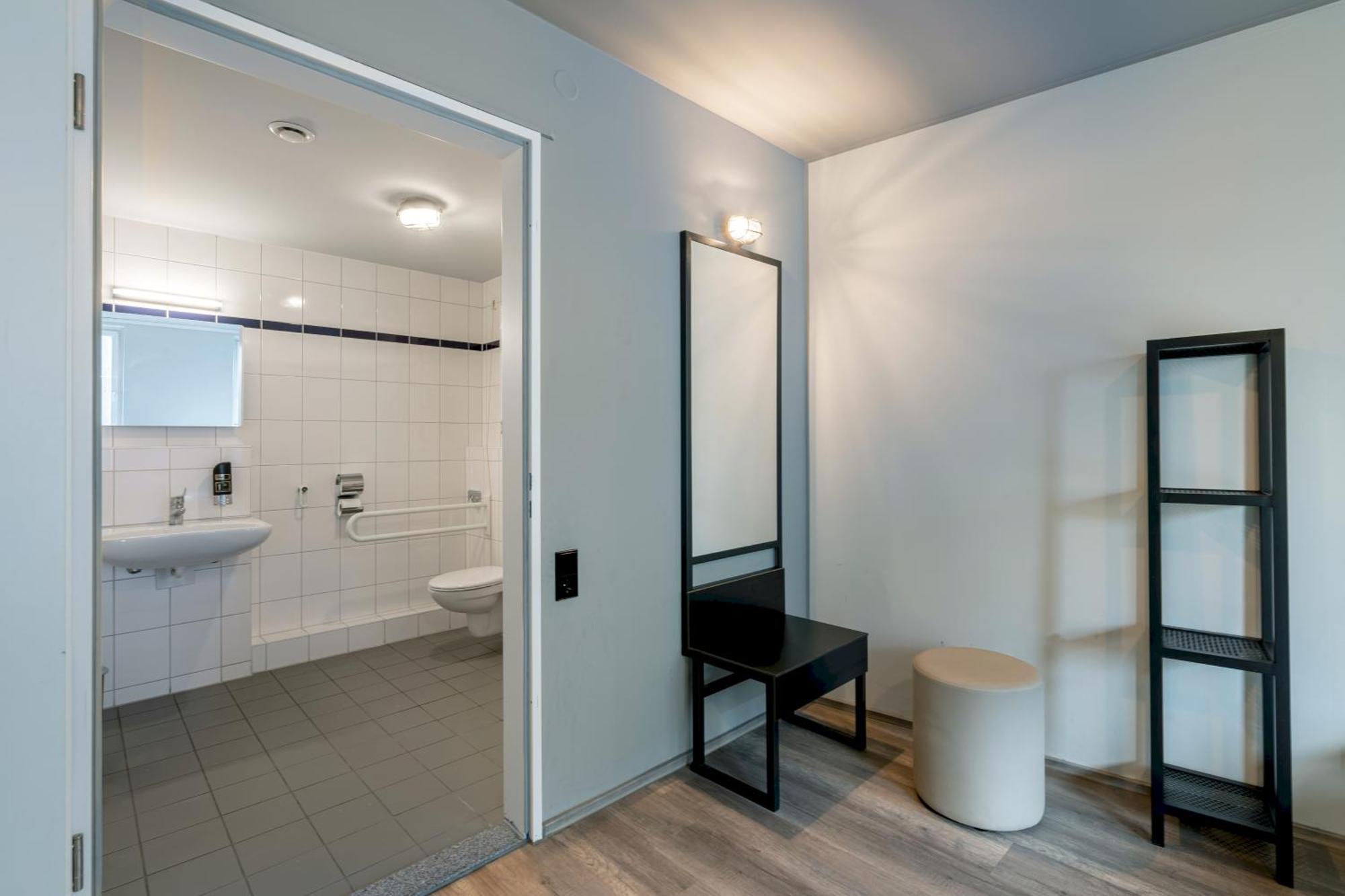 Single Room,1435788043:JPEG