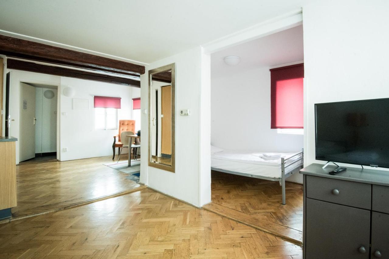 4-Bed Suite with Private Bathroom,1173693942:JPEG