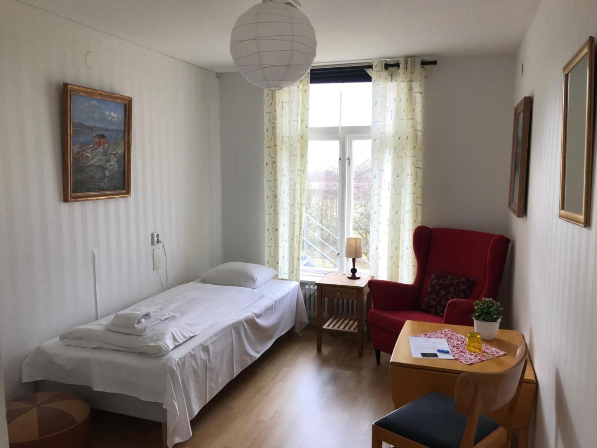 Enkelrum med delad dusch och toalett
