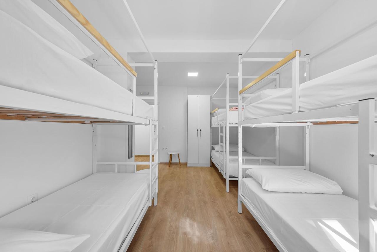 Bed 6-Bed Mixed Dormitory Room,1301689360:JPEG