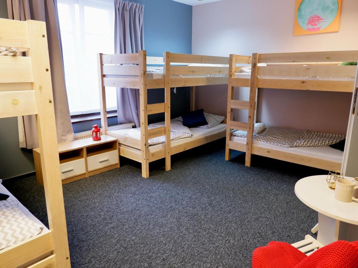 Sexbäddsrum med delat badrum