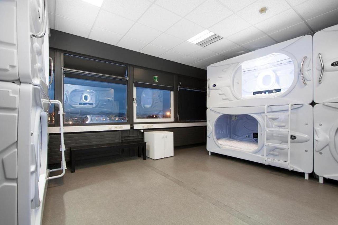 Capsule Bed 8-Bed Mixed Dormitory Room