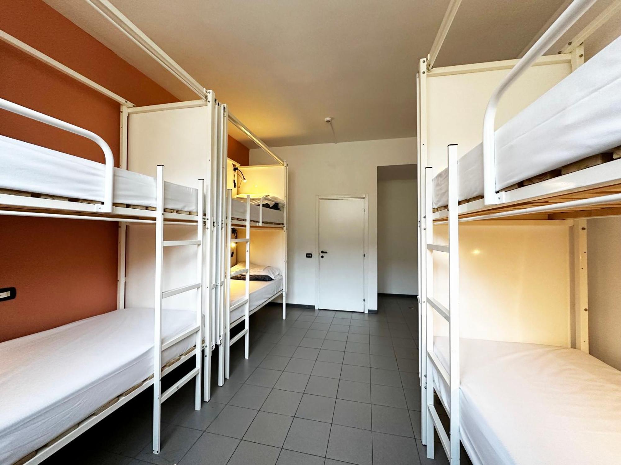 Bädd i sovsal endast för kvinnor med 4 bäddar