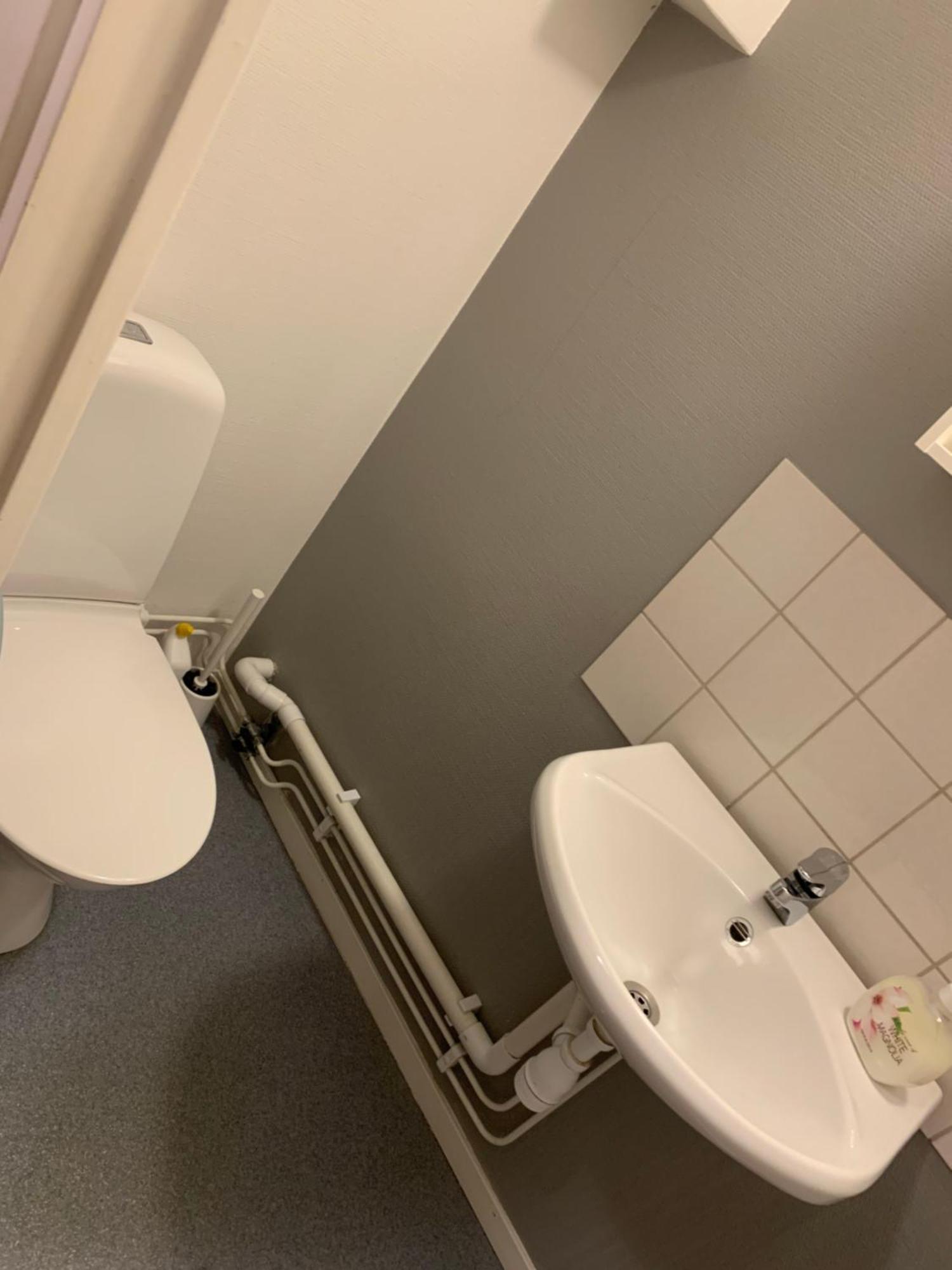 Tvåbäddsrum med egen toalett