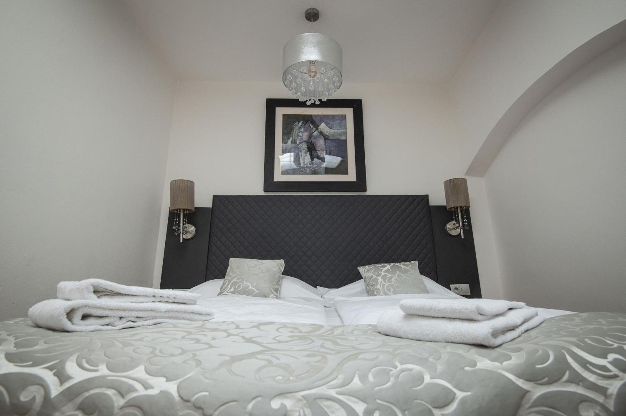 Double Room,1550910385:JPEG
