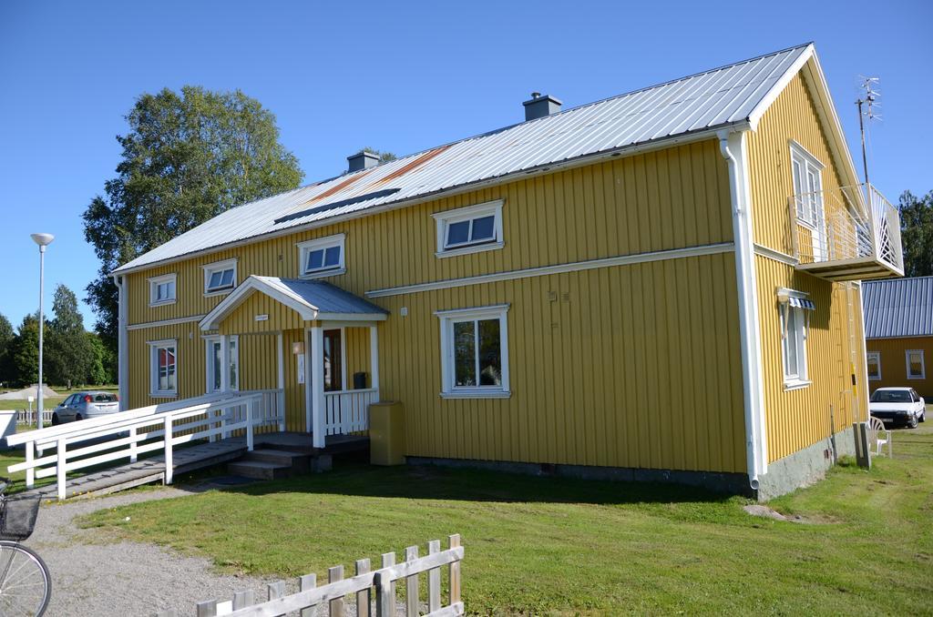 Tvåbäddsrum med delat badrum