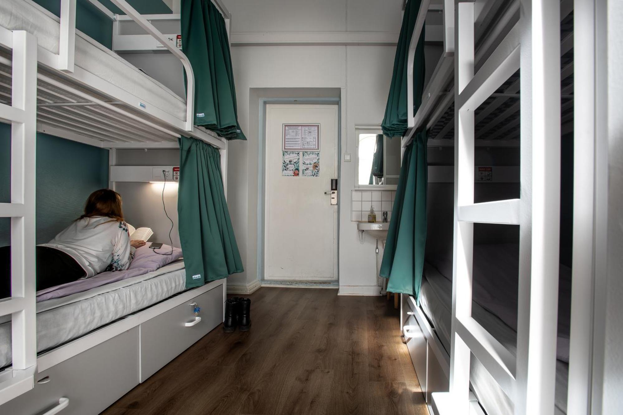 Single Bed 8-Bed Mixed Dormitory Room