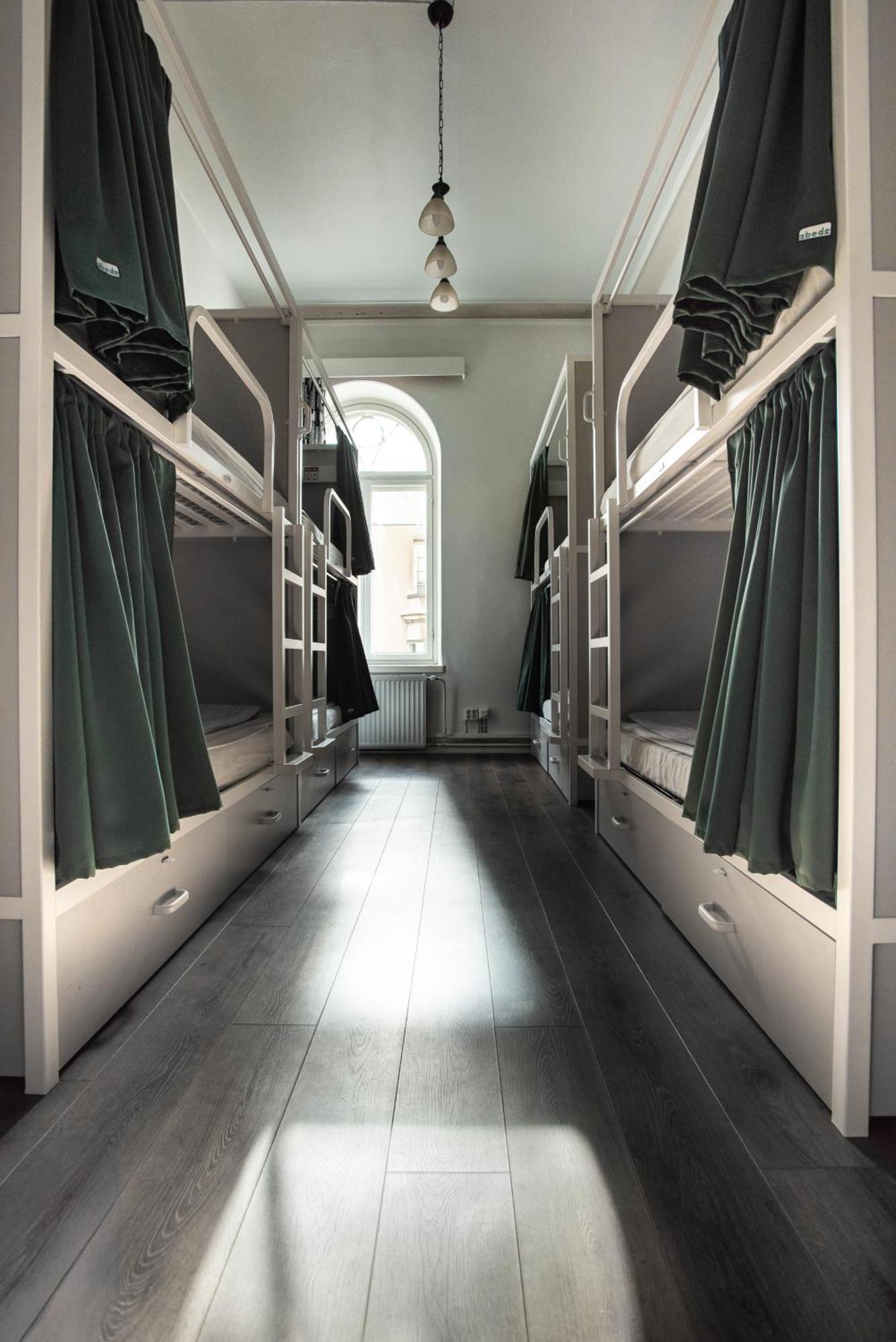 Single Bed 8-Bed Mixed Dormitory Room