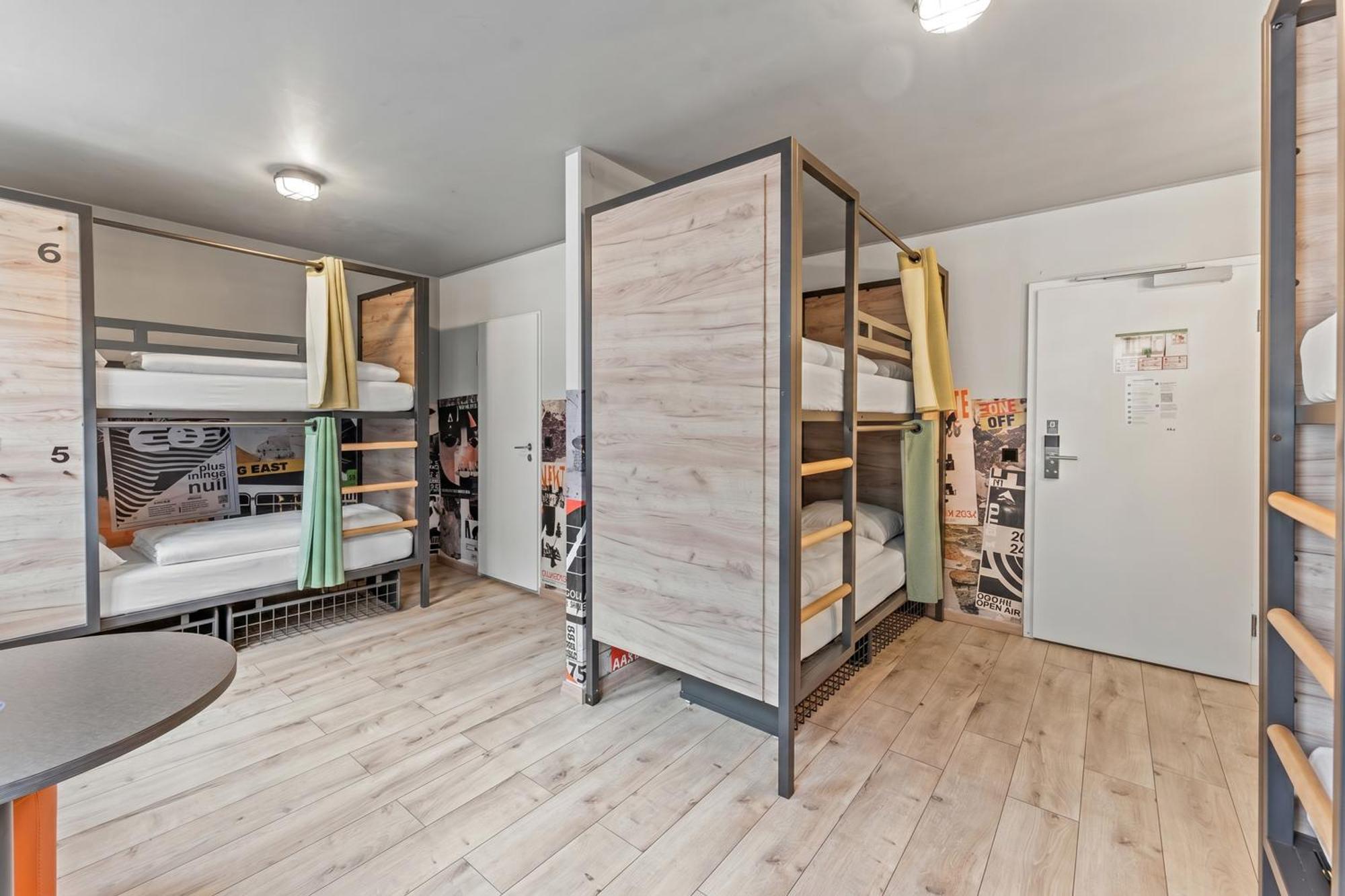 Bed 6-Bed Dormitory Room