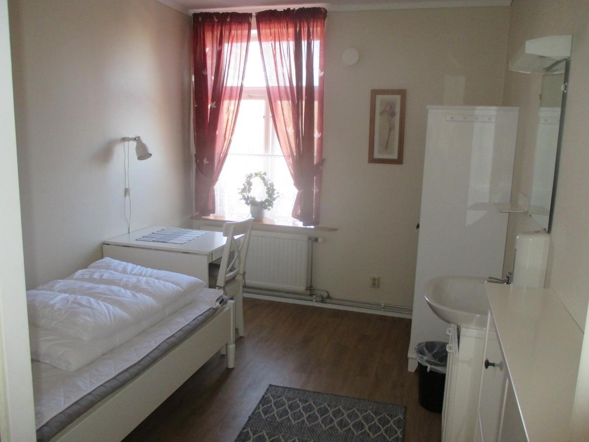 Budget Single Room,643313343:JPEG