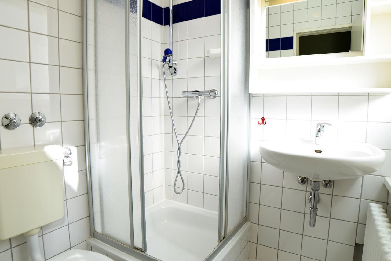Trebäddsrum med badrum