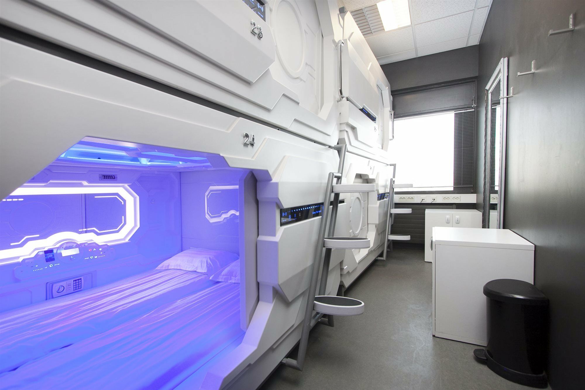 Double Capsule Bed Mixed Dormitory Room