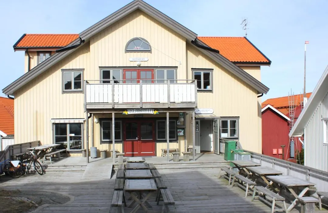 Seglarhotellet - Vandrarhem på Käringön-1