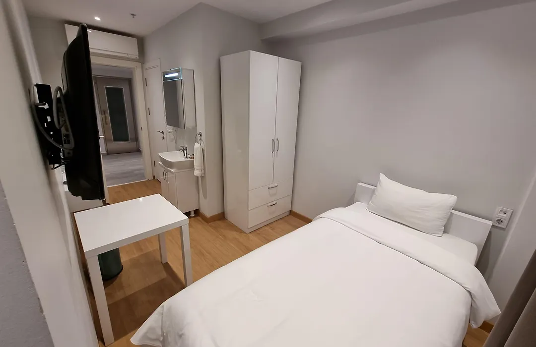 10M2 Hotel-1