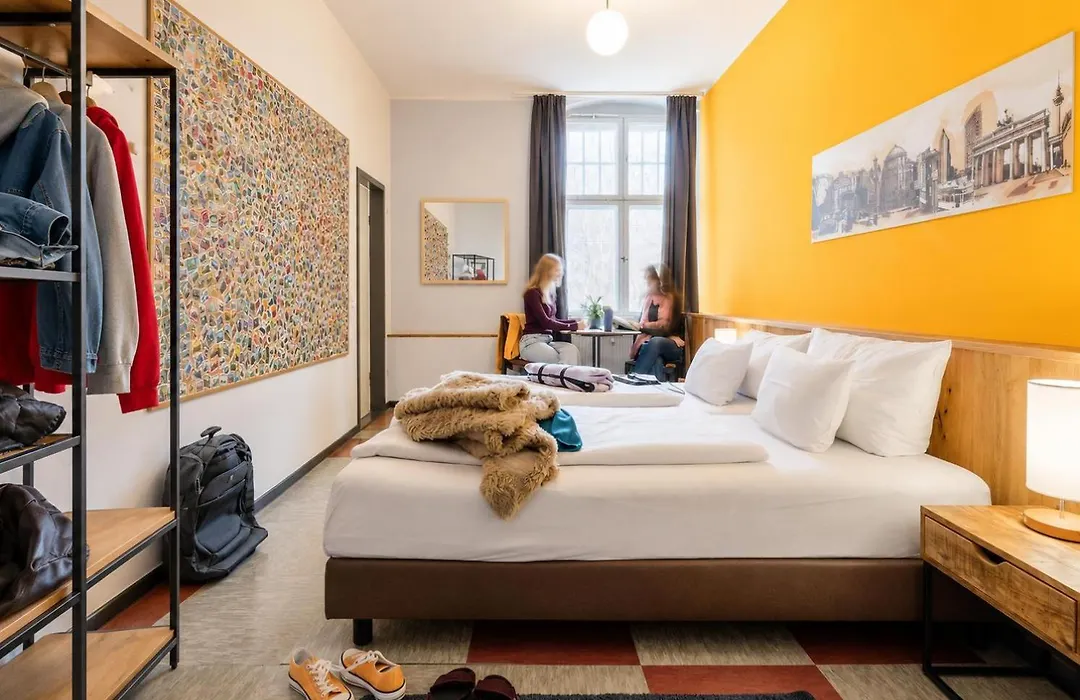 Three Little Pigs Hostel - Your Berlin Castle-1