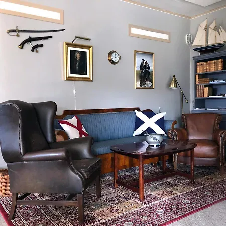 Seglarhotellet - Vandrarhem på Käringön-3