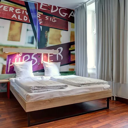 Meininger Hotel Copenhagen-3