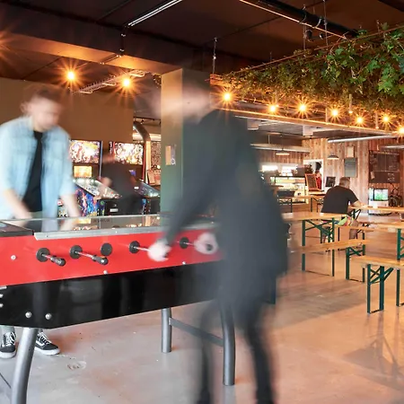 Urban Camper Hostel & Bar-2
