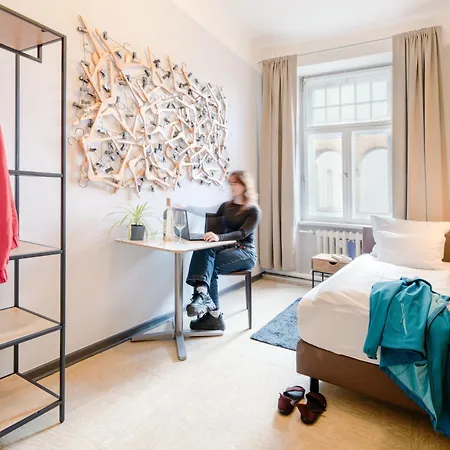Three Little Pigs Hostel - Your Berlin Castle-2