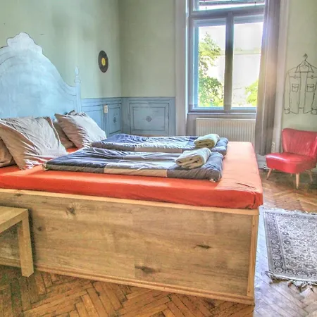 Lavender Circus Hostel, Doubles & Ensuites-2