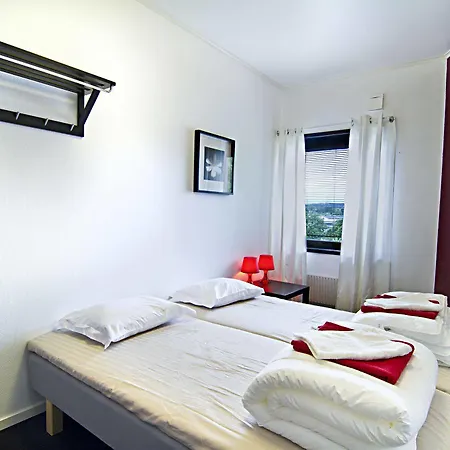 Hostel 10-2