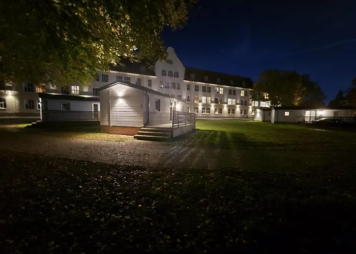 Stora Ekeberg vandrarhem Axvall
